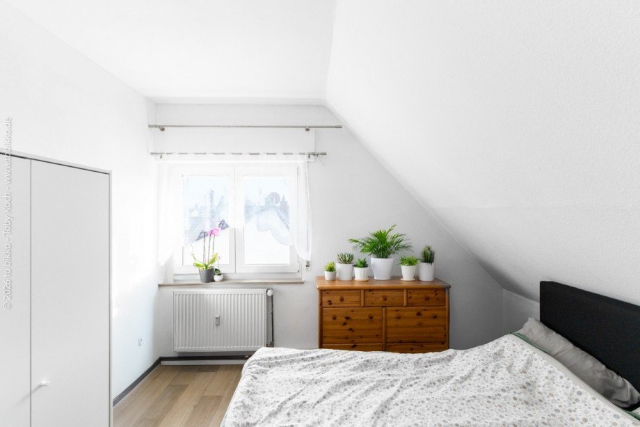 Vorderhaus - Wohnung DG Schlafzimmer Mehrfamilienhaus Dreieich