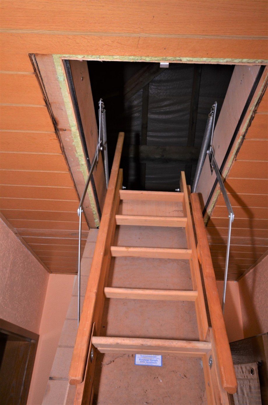 Bodentreppe zum Dachboden Bungalow Gr�ndau