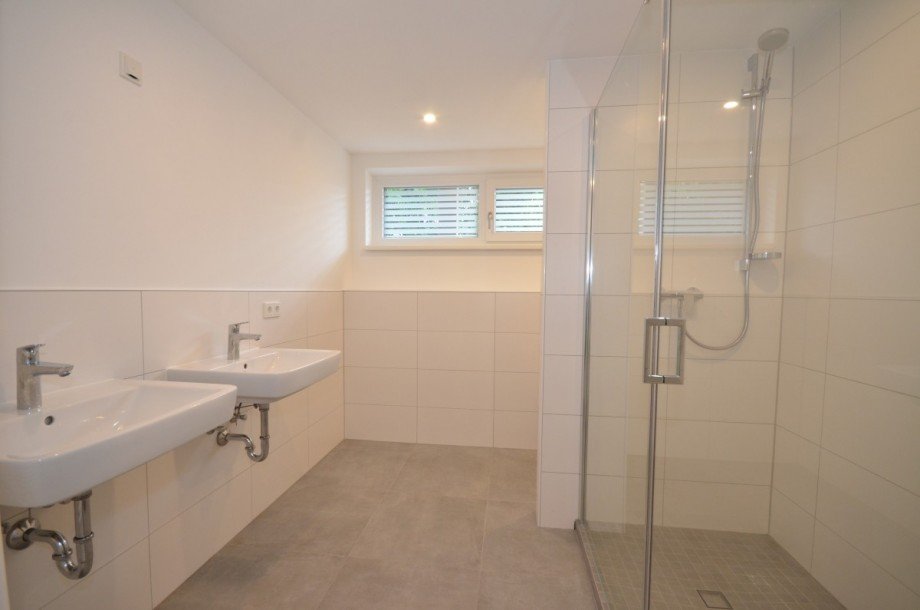 Badezimmer Erdgeschosswohnung Neu-Isenburg