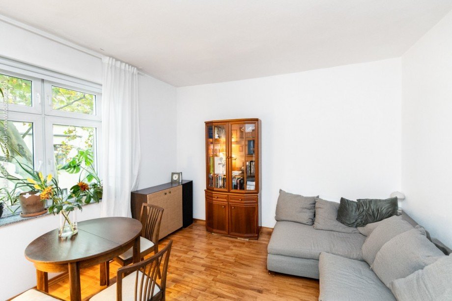 Wohnzimmer 2. OG Mehrfamilienhaus Frankfurt am Main