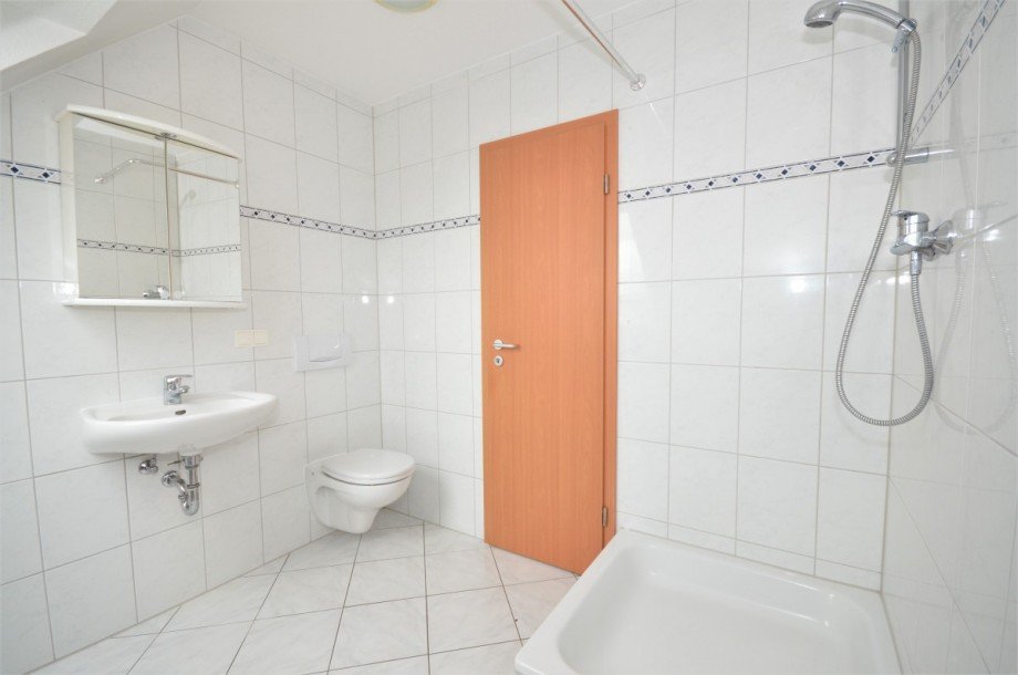 Badezimmer DG Doppelhaush�lfte R�dermark