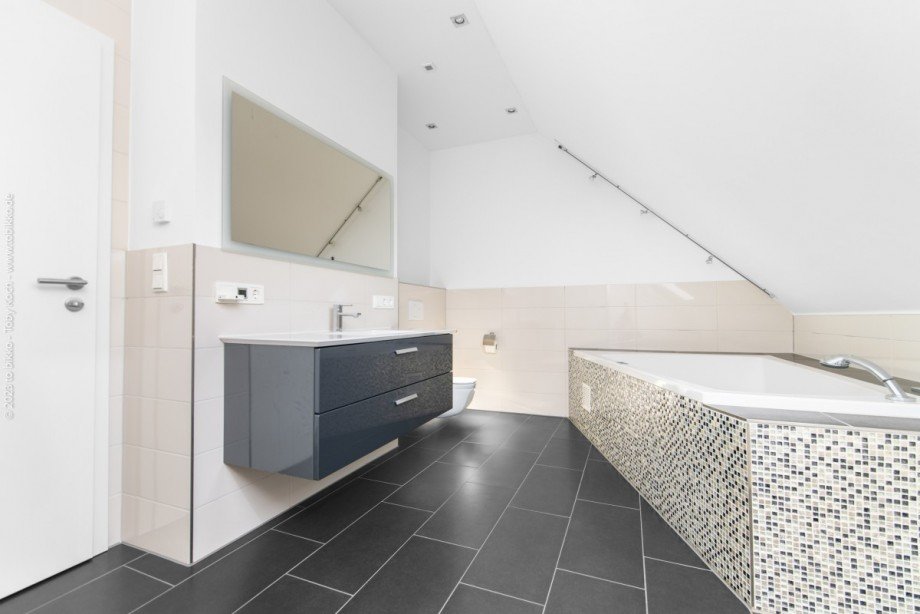 Badezimmer - SB Maisonettewohnung Neu-Isenburg