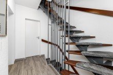 Flur 1. OG Attraktives Reihenmittelhaus mit Garage und Garten in Neu-Isenburg / Zeppelinheim