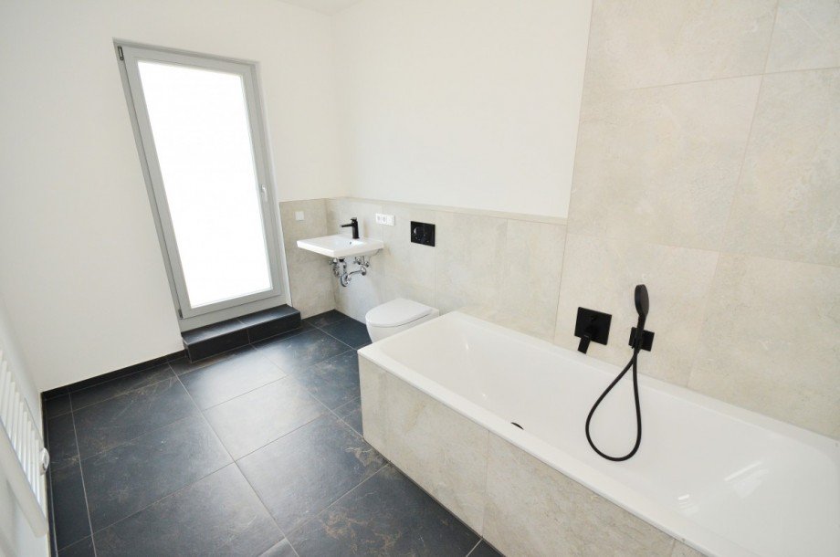 Badezimmer mit Badewanne Etagenwohnung Frankfurt am Main