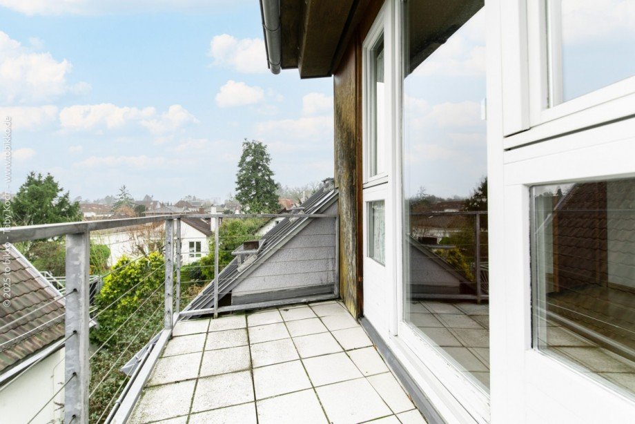 Balkon S�dseite mit Blick nach Westen - DG Einfamilienhaus Neu-Isenburg