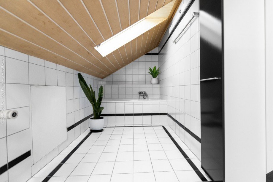 Badezimmer Dachgeschoss Mehrfamilienhaus Neu-Isenburg