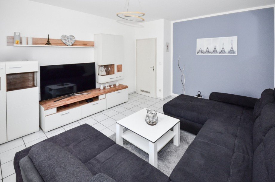 Wohnzimmer 2. OG Mehrfamilienhaus Neu-Isenburg
