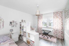 Schlafzimmer Attraktive Lage - Gepflegte 3,5-Zimmer-Wohnung mit Tiefgaragenstellplatz in Neu-Isenburg