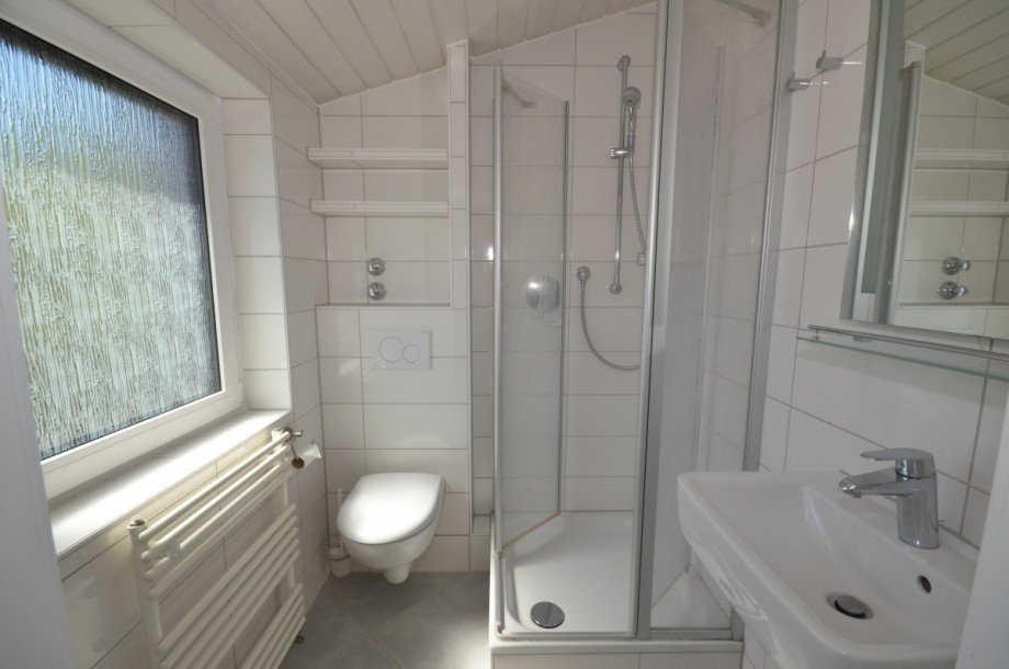 Badezimmer (DG) Mehrfamilienhaus Neu-Isenburg