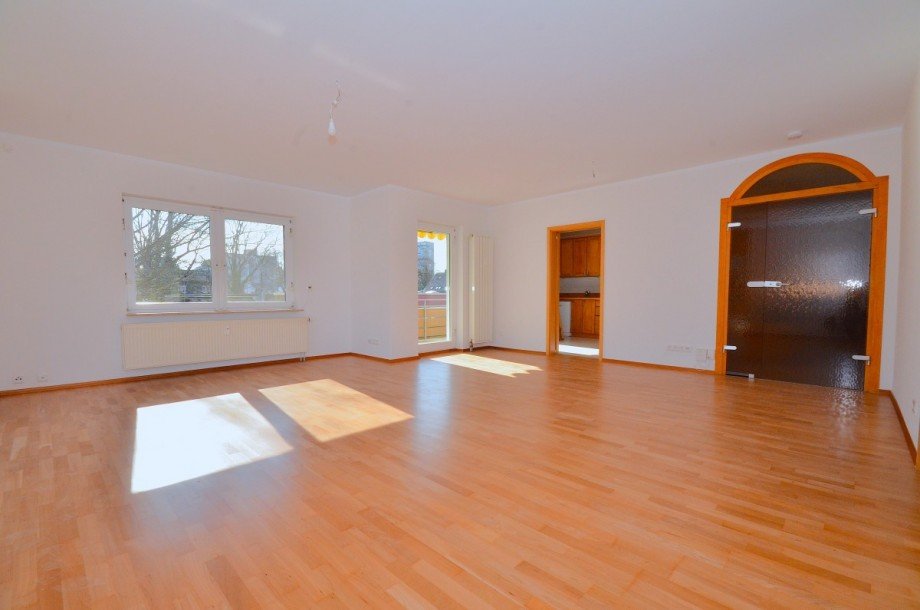 Wohn- und Esszimmer Terrassenwohnung Neu-Isenburg