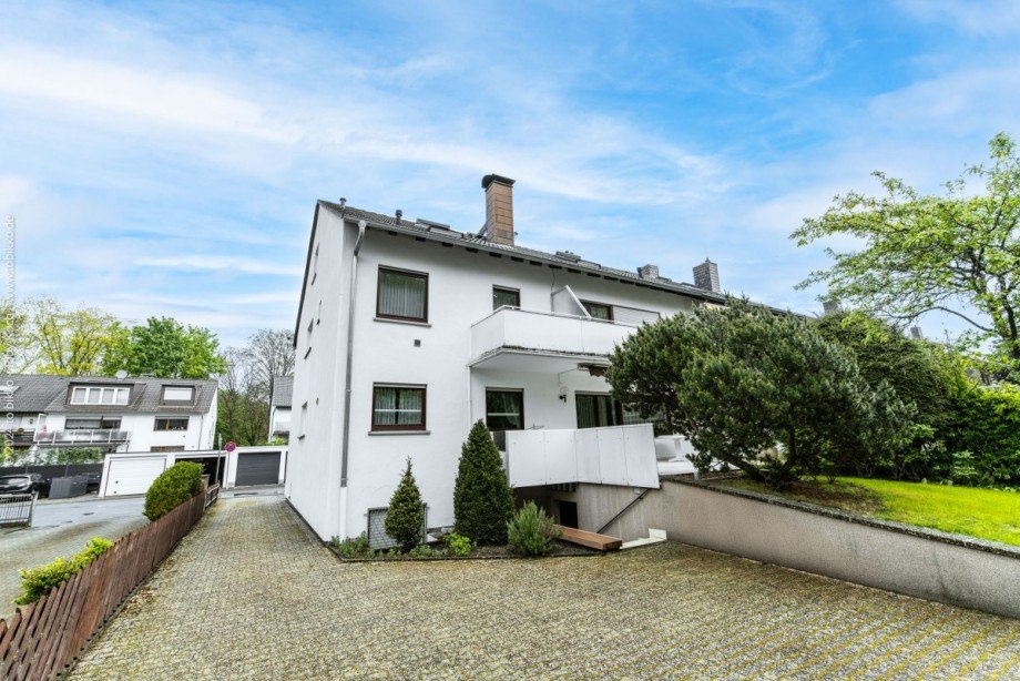 Hofansicht Einfamilienhaus Neu-Isenburg