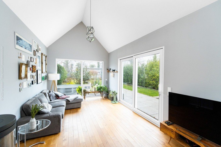 Wohnzimmer mit Blick in den Garten Doppelhaush�lfte Neu-Isenburg