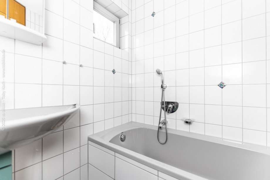Badezimmer mit Badewanne - OG Einfamilienhaus Neu-Isenburg