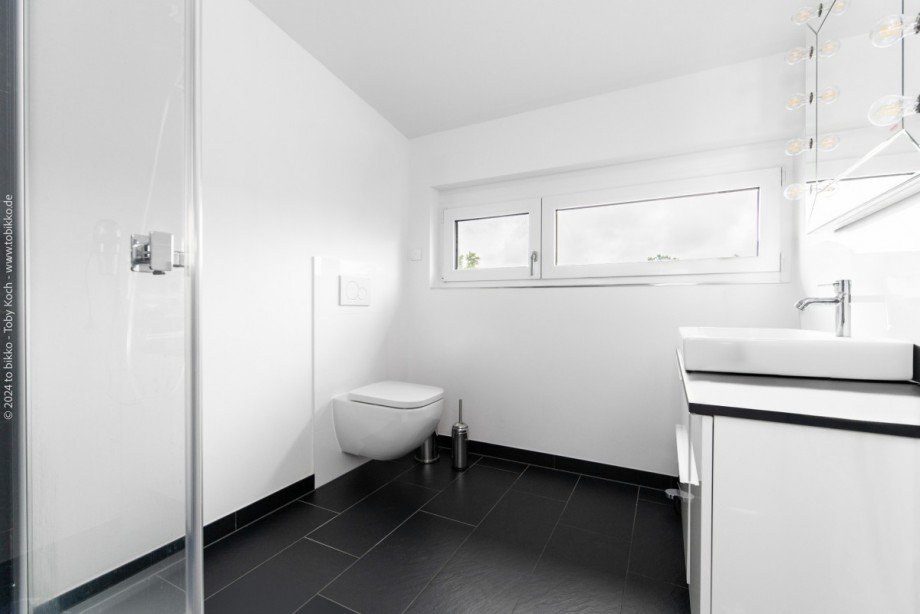 Badezimmer Dachgeschoss Bild 2 Doppelhaush�lfte Dreieich
