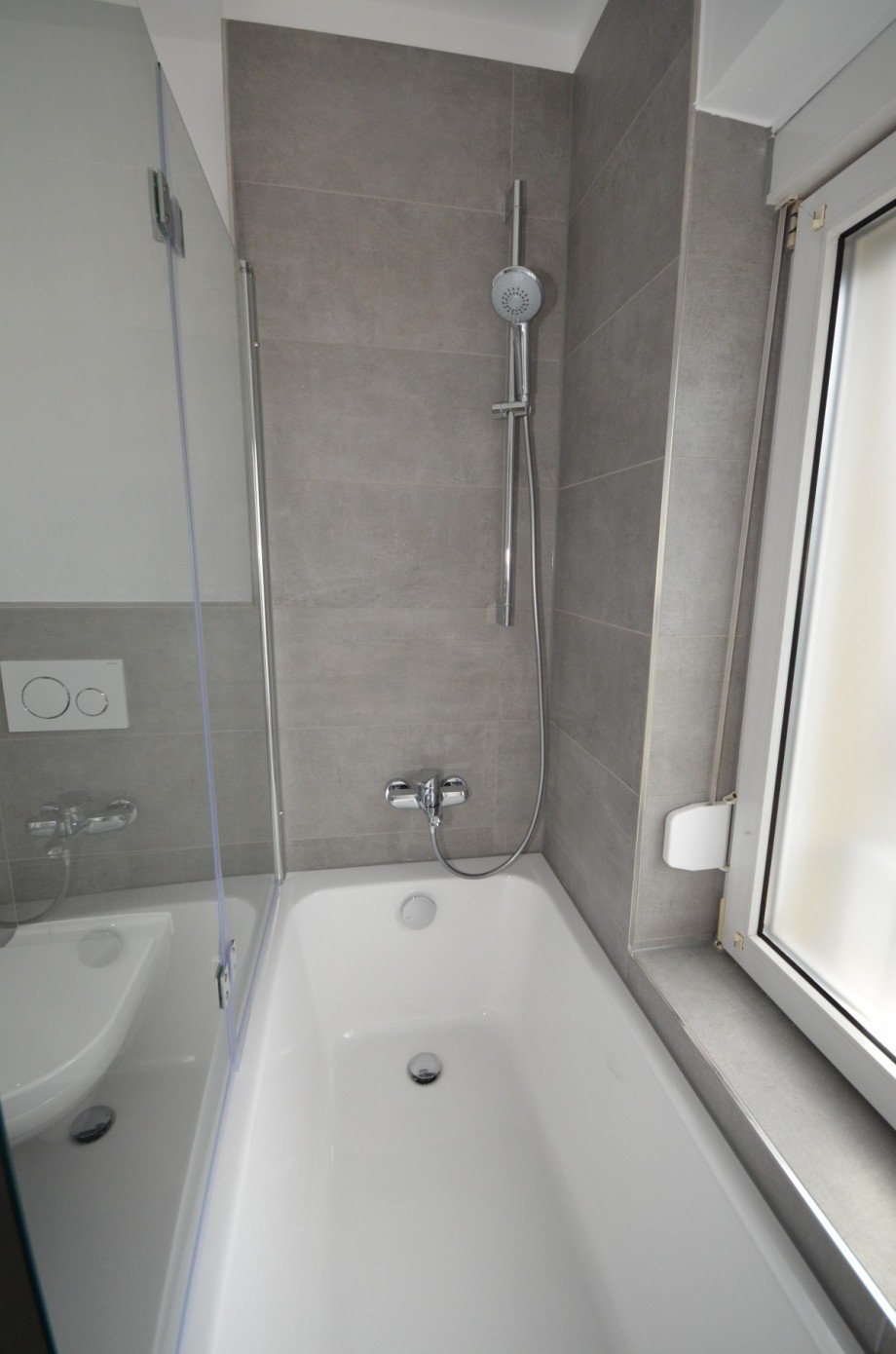 Badewanne - OG Doppelhaush�lfte Neu-Isenburg