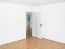 Schlafzimmer - OG Neu-Isenburg: Gewerbegrundst�ck mit Werkshalle, Wohnhaus und Garagen sowie attraktiven Bauoptionen