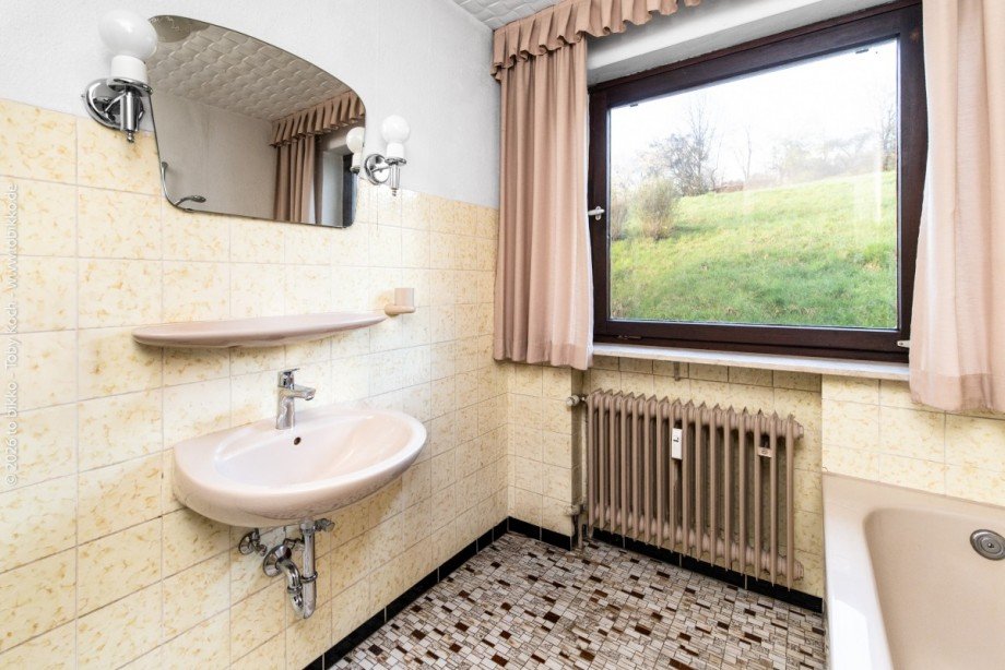 Badezimmer 1. OG Mehrfamilienhaus Laufach