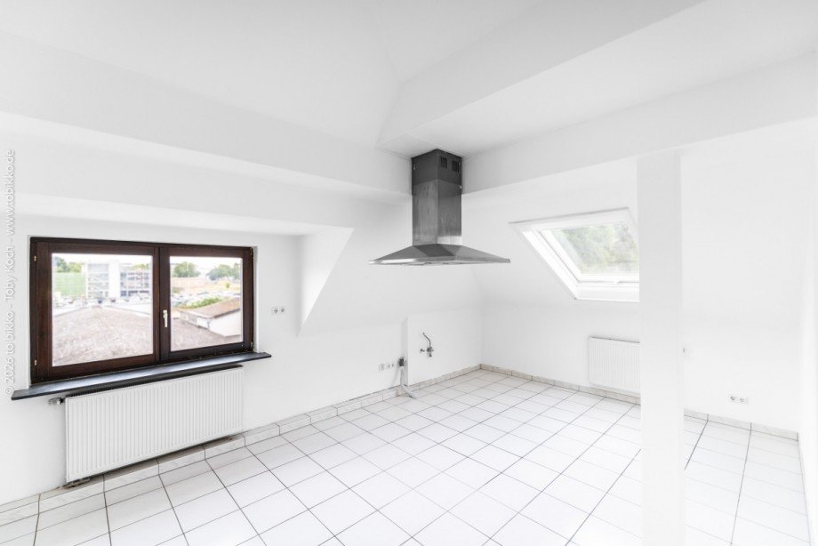 Wohn- und Esszimmer mit offener K�che - DG Renditeobjekt Neu-Isenburg