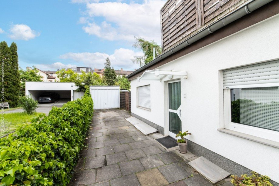 Einfahrt / Eingang Hinterhaus Mehrfamilienhaus Neu-Isenburg
