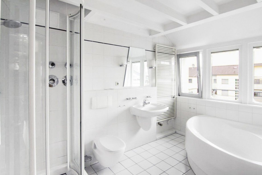 Bad - 3. OG / DG Mehrfamilienhaus Neu-Isenburg