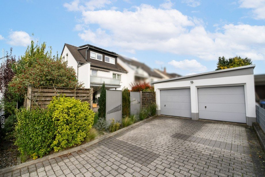 Garagen und Stellpl�tze Doppelhaush�lfte Neu-Isenburg