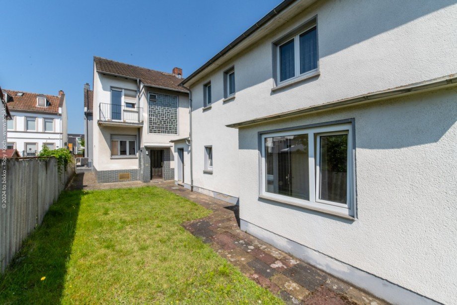 Garten / Hausansicht Zweifamilienhaus Neu-Isenburg