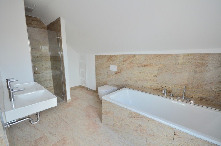 Badezimmer DG Stadthaus Neu-Isenburg