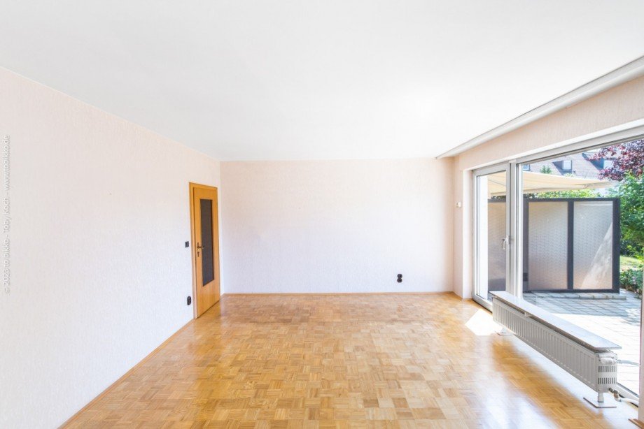 Wohnzimmer mit Terrassenzugang Reihenmittelhaus Neu-Isenburg