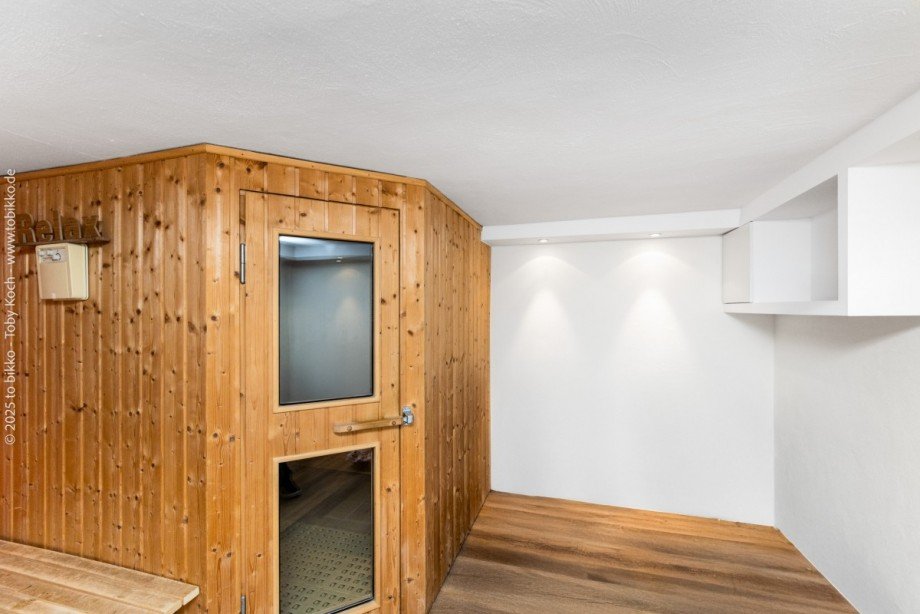 Sauna mit Aufenthaltsraum Doppelhaush�lfte Neu-Isenburg