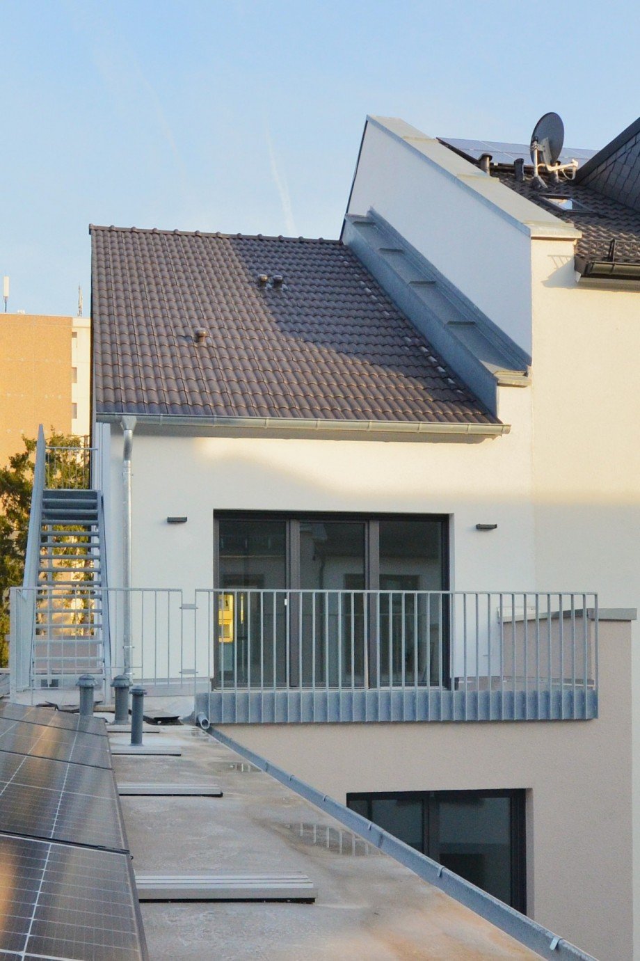 Au�enansicht 2.OG K�chenbereich & West-Terrasse Stadthaus Neu-Isenburg