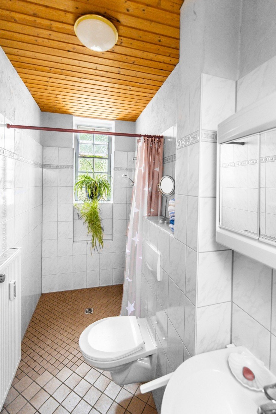 Badezimmer EG Mehrfamilienhaus Neu-Isenburg