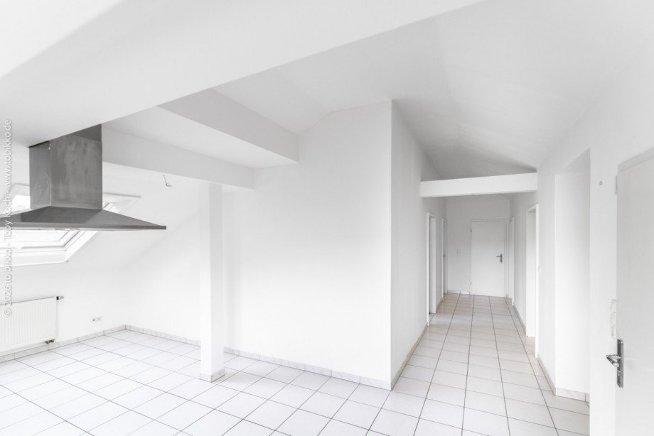Wohn- und Esszimmer mit offener K�che und Diele - DG Renditeobjekt Neu-Isenburg