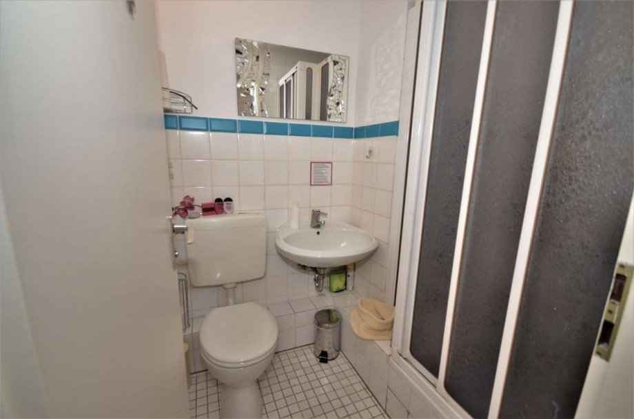 Toilette mit Dusche Ladenlokal Neu-Isenburg