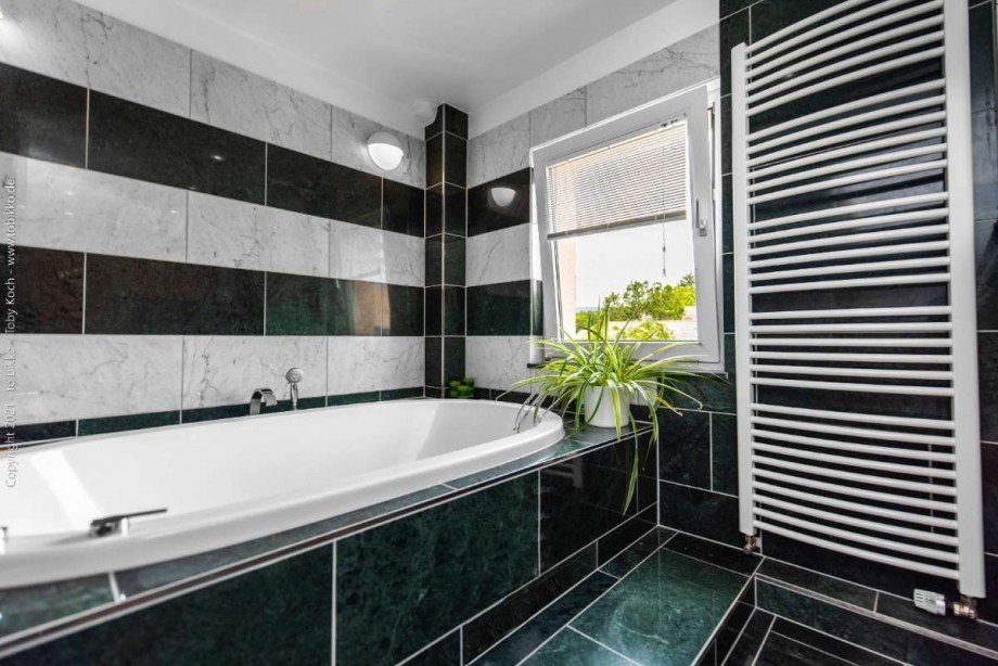 Badezimmer DG Mehrfamilienhaus Oberursel (Taunus)