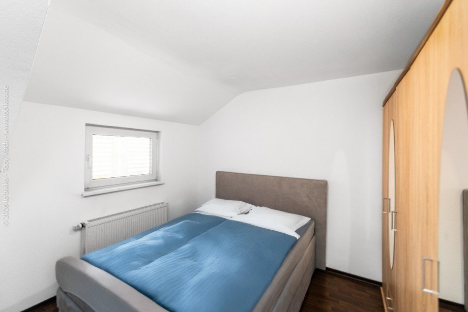 Hinterhaus - Wohnung DG Schlafzimmer Mehrfamilienhaus Dreieich