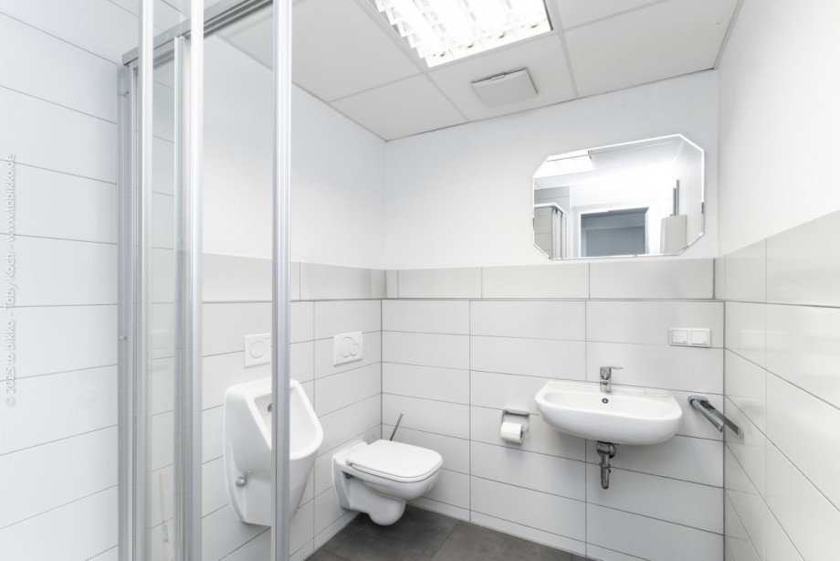 WC / Dusche Halle / Lager / Produktion Seligenstadt