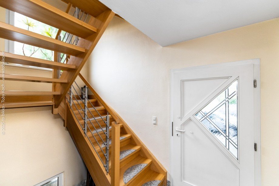 Treppenaufgang EG / OG Doppelhaush�lfte Neu-Isenburg