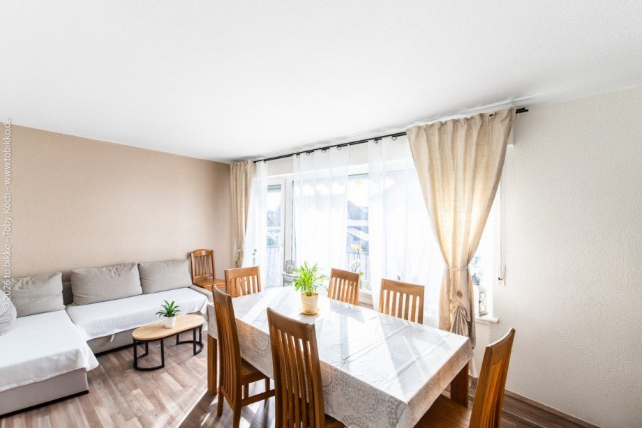 Vorderhaus - Wohnung 1.OG Wohnzimmer Mehrfamilienhaus Dreieich