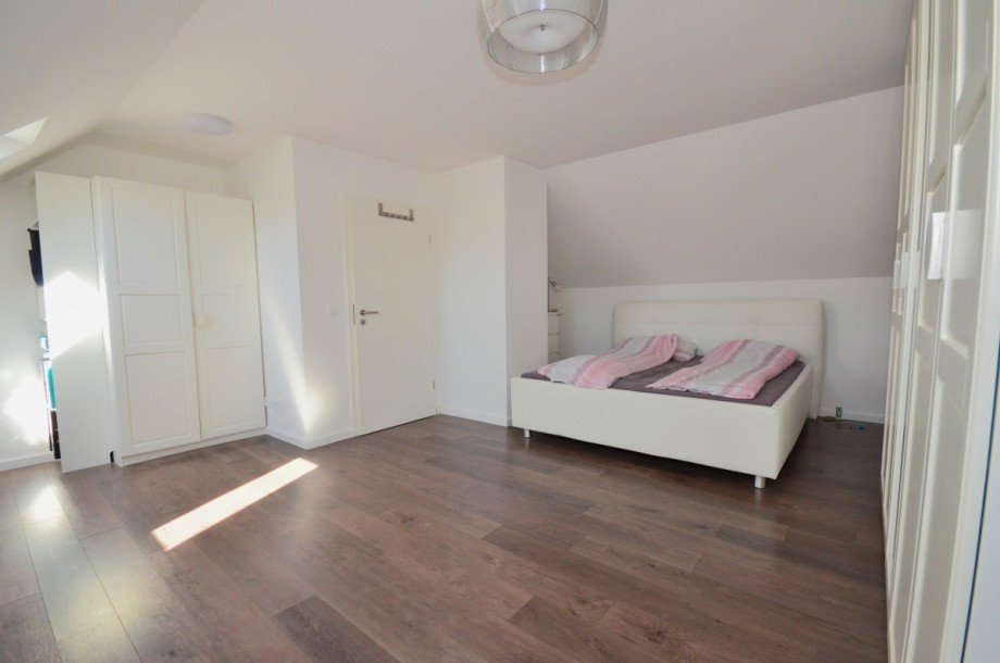 Schlafzimmer DG Reihenmittelhaus Neu-Isenburg