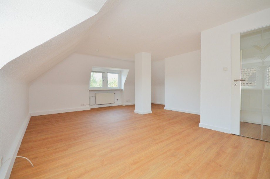 Wohn- und Esszimmer Dachgeschosswohnung Neu-Isenburg