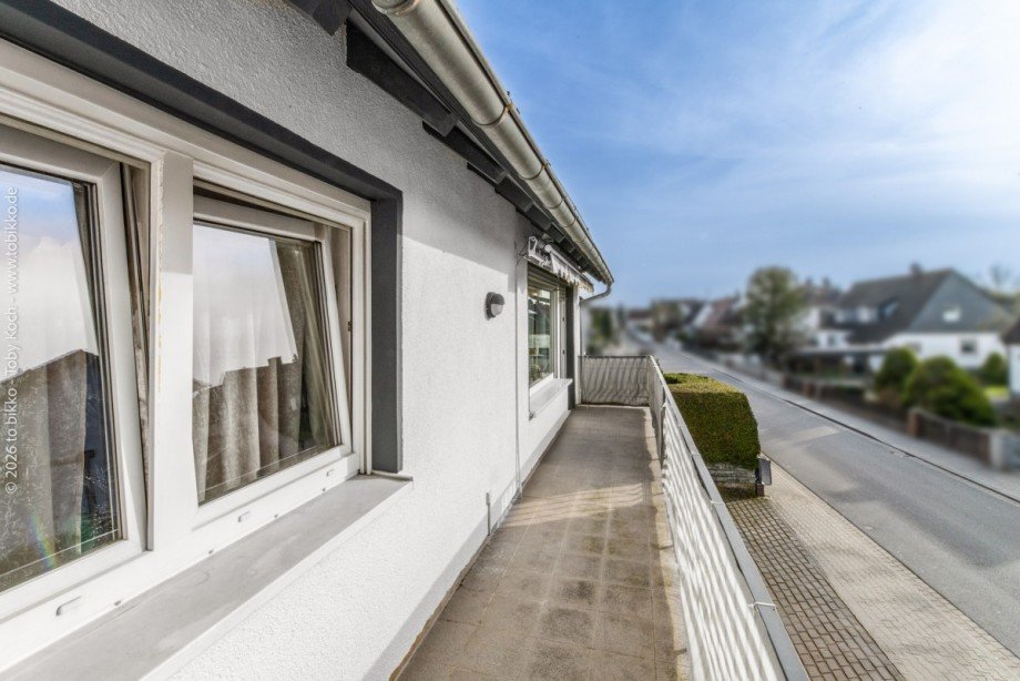 Vorderhaus - Wohnung 1.OG Balkon Mehrfamilienhaus Dreieich