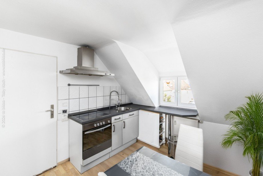 Hinterhaus - Wohnung DG K�che Mehrfamilienhaus Dreieich