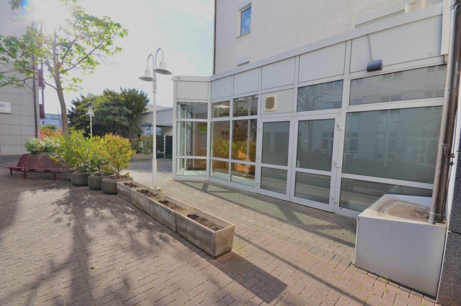 Au�enbereich im Hof Gastgewerbe Neu-Isenburg