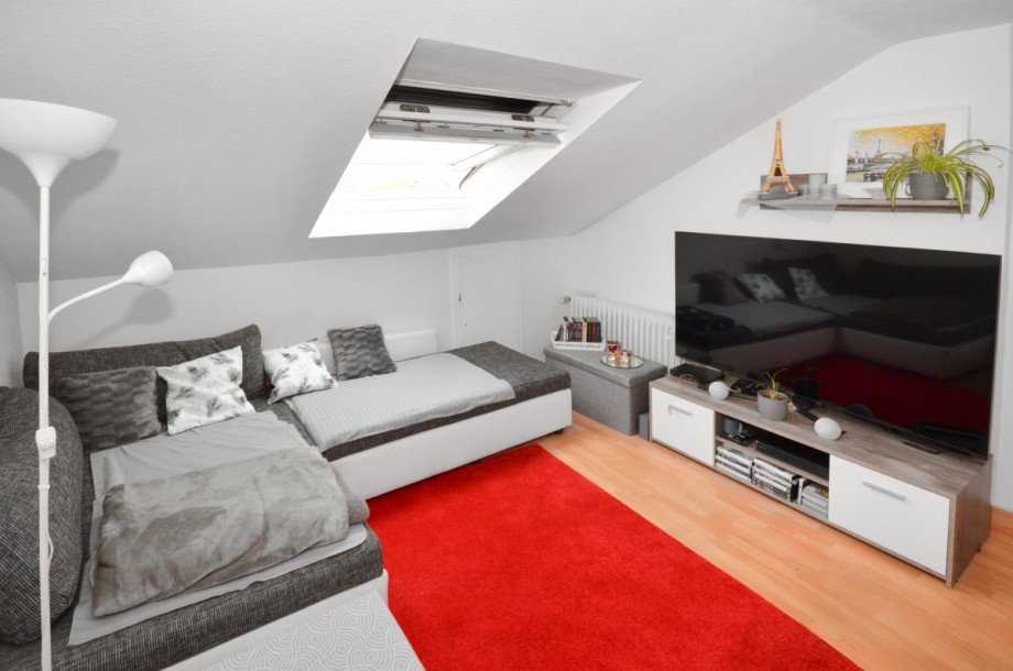 Wohnzimmer DG Mehrfamilienhaus Neu-Isenburg
