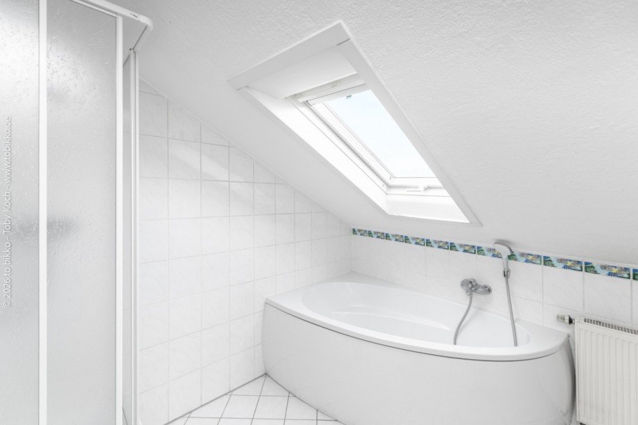 Badezimmer - DG Renditeobjekt Neu-Isenburg