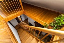 Spitzboden Neu-Isenburg: Mehrgenerationenhaus mit drei Mieteinheiten und attraktivem Baufeld mit Bauvorbescheid