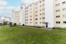 Hausansicht Attraktive Lage - Gepflegte 3,5-Zimmer-Wohnung mit Tiefgaragenstellplatz in Neu-Isenburg