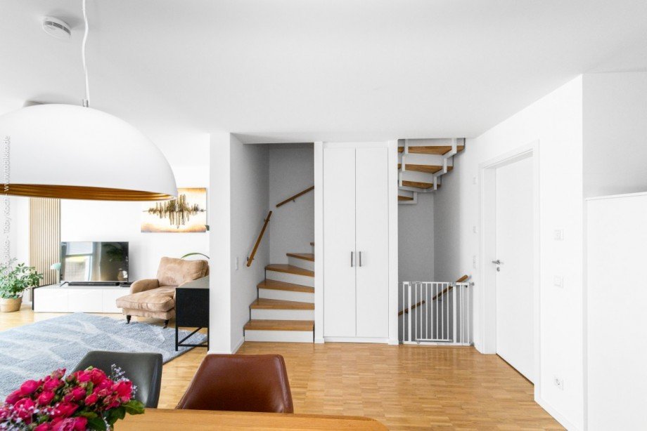 Erdgeschoss Treppe und Essbereich Reihenmittelhaus Neu-Isenburg