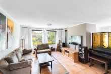 Wohnzimmer EG Neu-Isenburg: Mehrgenerationenhaus mit drei Mieteinheiten und attraktivem Baufeld mit Bauvorbescheid