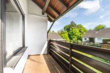 Balkon OG Neu-Isenburg: Mehrgenerationenhaus mit drei Mieteinheiten und attraktivem Baufeld mit Bauvorbescheid